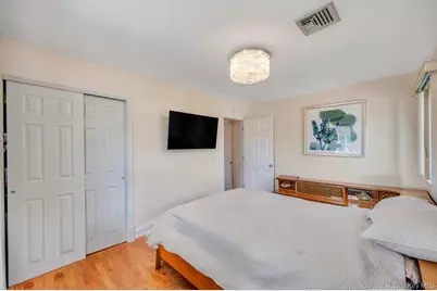 54 Felicia Court, Plainview, NY 11803 - Photo 14