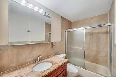 54 Felicia Court, Plainview, NY 11803 - Photo 18