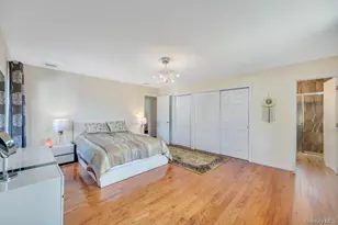 54 Felicia Ct, Plainview, NY 11803 - Photo 16