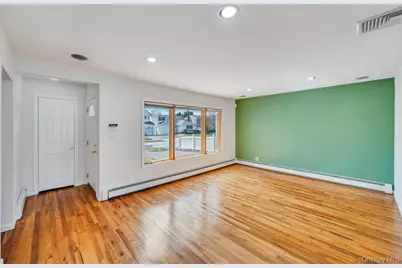 3685 Prairie Path, Bethpage, NY 11714 - Photo 10