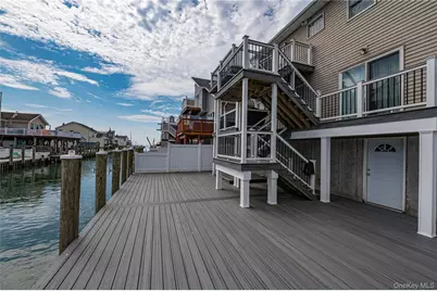 912 Pacific Street, Lindenhurst, NY 11757 - Photo 28