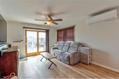 912 Pacific Street, Lindenhurst, NY 11757 - Photo 6