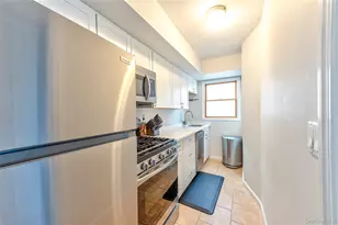 912 Pacific St, Lindenhurst, NY 11757 - Photo 14