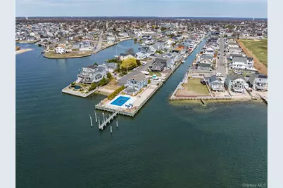 912 Pacific Street, Lindenhurst, NY 11757 - Photo 24