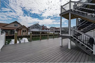 912 Pacific Street, Lindenhurst, NY 11757 - Photo 32