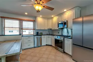 912 Pacific St, Lindenhurst, NY 11757 - Photo 2