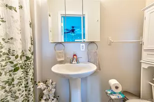 912 Pacific St, Lindenhurst, NY 11757 - Photo 16