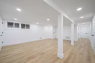 33 Hinton Ave, Babylon, NY 11702 - Photo 48