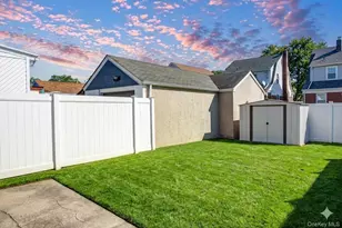 89-91 215th Pl, Queens Village, NY 11427 - Photo 4