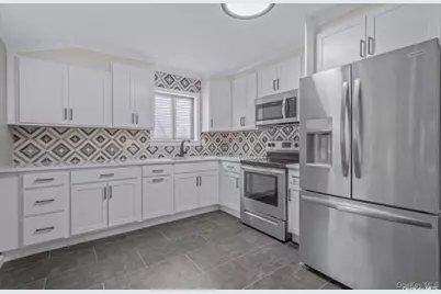 10 Vilno Court #2, Huntington Station, NY 11746 - Photo 4