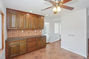 48 Link Ln, Hicksville, NY 11801 - Photo 6
