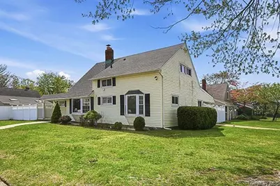 48 Link Lane, Hicksville, NY 11801 - Photo 2