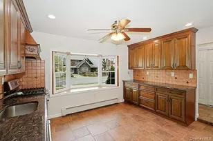 48 Link Ln, Hicksville, NY 11801 - Photo 4
