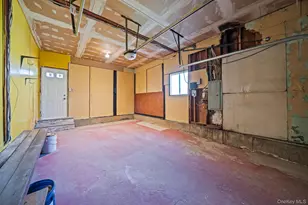 45 Roslyn Rd, Roslyn Heights, NY 11577 - Photo 34