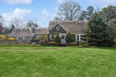 89 Country Club Drive, Port Washington, NY 11050 - Photo 2