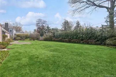 89 Country Club Drive, Port Washington, NY 11050 - Photo 28