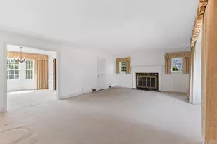 89 Country Club Dr, Port Washington, NY 11050 - Photo 8