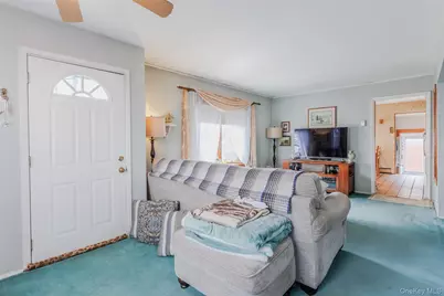 32 Jefferson Avenue, Brentwood, NY 11717 - Photo 4