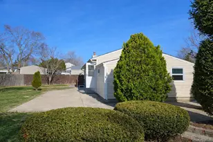 56 Applegate Dr, Central Islip, NY 11722 - Photo 30