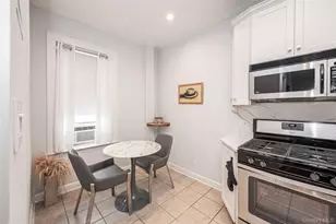 37 Brompton Rd, Great Neck, NY 11021 - Photo 24