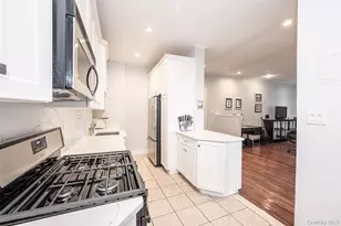 37 Brompton Rd, Great Neck, NY 11021 - Photo 20