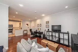 37 Brompton Rd, Great Neck, NY 11021 - Photo 12