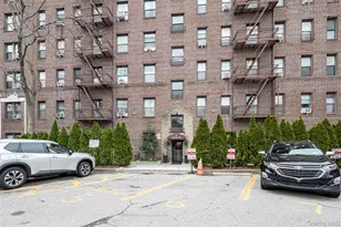 37 Brompton Rd, Great Neck, NY 11021 - Photo 28