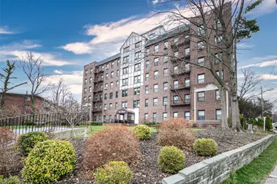 37 Brompton Road #1F, Great Neck, NY 11021 - Photo 2