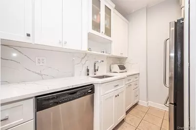 37 Brompton Road #1F, Great Neck, NY 11021 - Photo 22