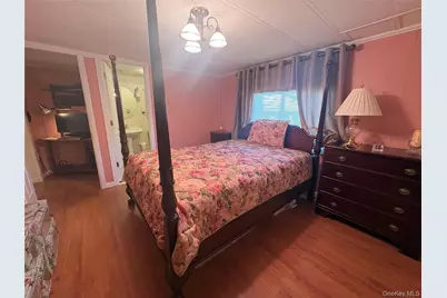 525/207 Riverleigh Avenue #207, Riverhead, NY 11901 - Photo 8