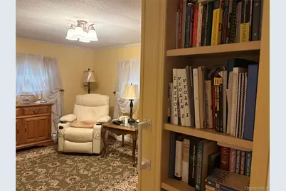 525/207 Riverleigh Avenue #207, Riverhead, NY 11901 - Photo 12