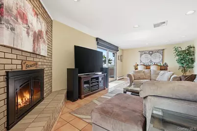 648 Nassau Avenue, Freeport, NY 11520 - Photo 8
