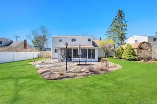 11 Biscayne Dr, Selden, NY 11784 - Photo 4