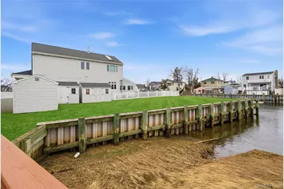 233 Arthur Street, Freeport, NY 11520 - Photo 40