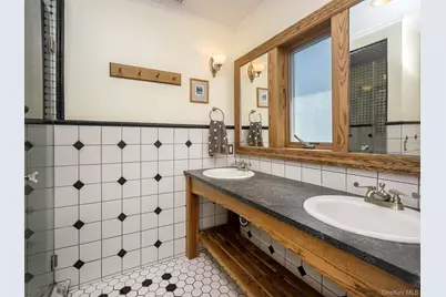 24 Bay Avenue, Sea Cliff, NY 11579 - Photo 28