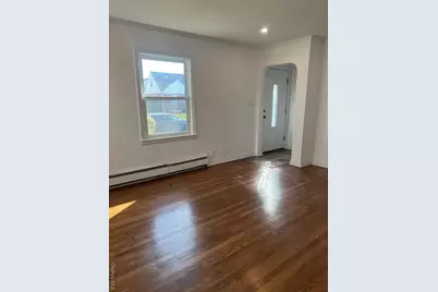 1016 Oaks Drive, Franklin Square, NY 11010 - Photo 2