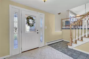 10 Dale Ct, Massapequa, NY 11758 - Photo 4