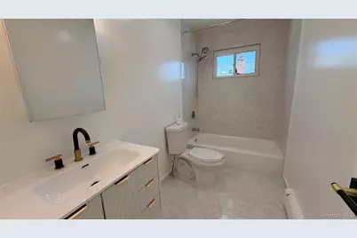 540 Oak Street, Copiague, NY 11726 - Photo 10