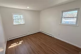 540 Oak St, Copiague, NY 11726 - Photo 16