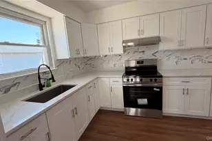 540 Oak St, Copiague, NY 11726 - Photo 8