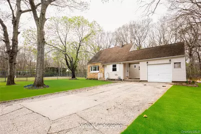 2 Oakland Drive N, Riverhead, NY 11901 - Photo 2