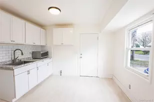 2 Oakland Dr N, Riverhead, NY 11901 - Photo 6