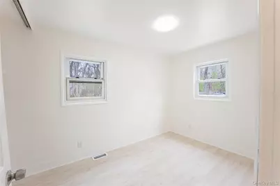 2 Oakland Drive N, Riverhead, NY 11901 - Photo 8