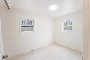 2 Oakland Dr N, Riverhead, NY 11901 - Photo 8