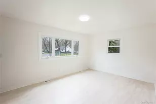 2 Oakland Dr N, Riverhead, NY 11901 - Photo 4