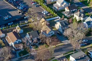 24 Dennis St, Manhasset, NY 11030 - Photo 10