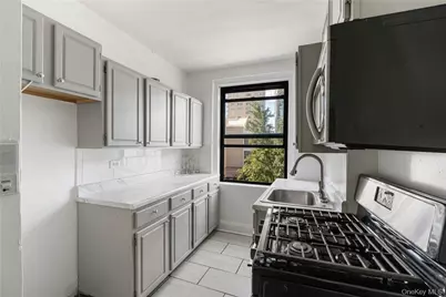 240 Martine Avenue #4G, White Plains, NY 10601 - Photo 2