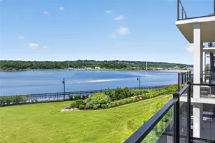 10 Shore Rd, Glenwood Landing, NY 11547 - Photo 16