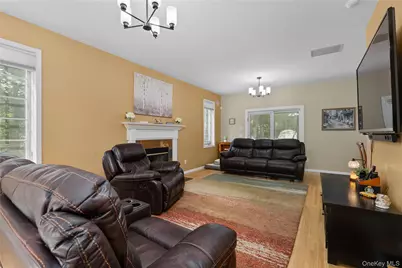 875 Hanover Street, Yorktown Heights, NY 10598 - Photo 8