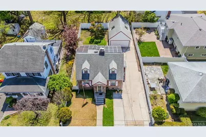 76 Davison Avenue, Lynbrook, NY 11563 - Photo 4